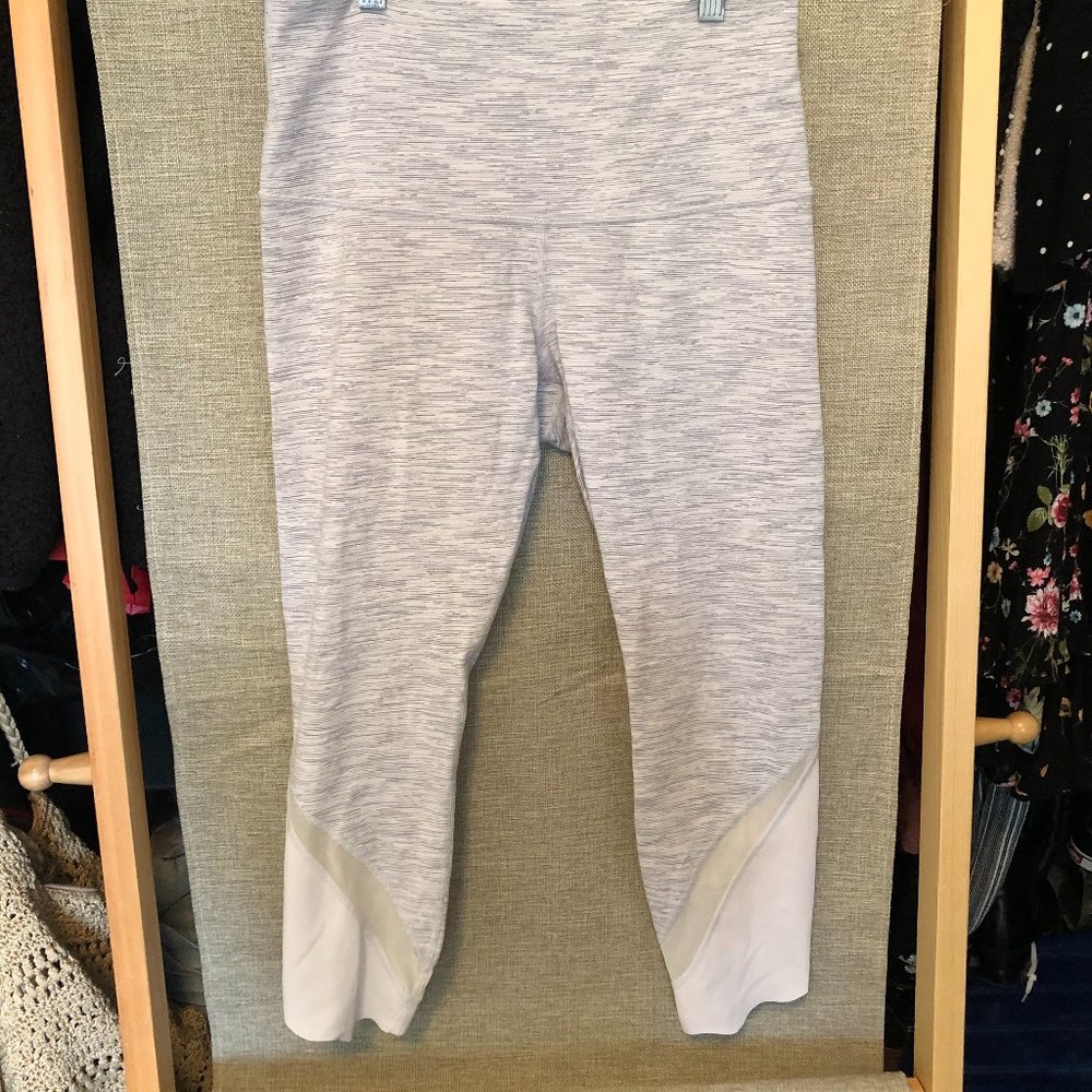 Lululemon Wunder Under HighRise scalloped crop 23”